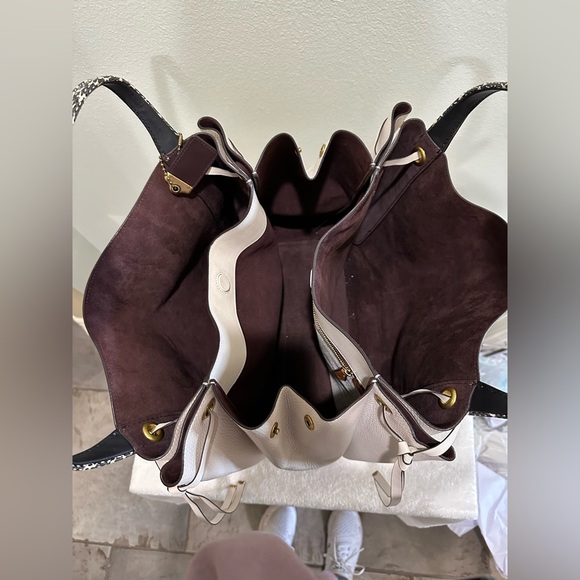 Coach Harmony Hobo 33 in leather with snakeskin detail- gold hardware- used once - Picture 8 of 10